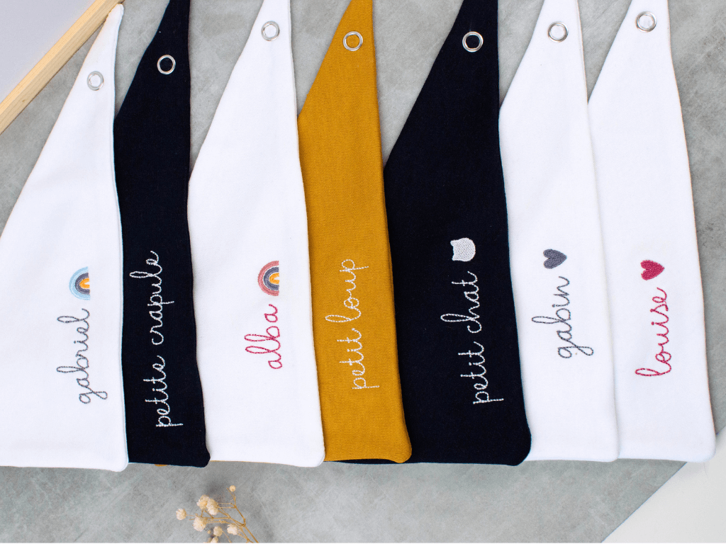 Bandanas pour bébé brodés personnalisable de plusieurs couleurs collection complète