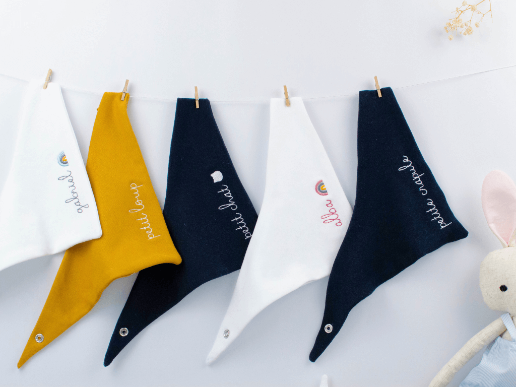 Bandanas pour bébé brodés personnalisable de plusieurs couleurs vue 2