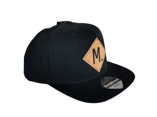 Casquette noir écusson liège brodé lettre vue 1