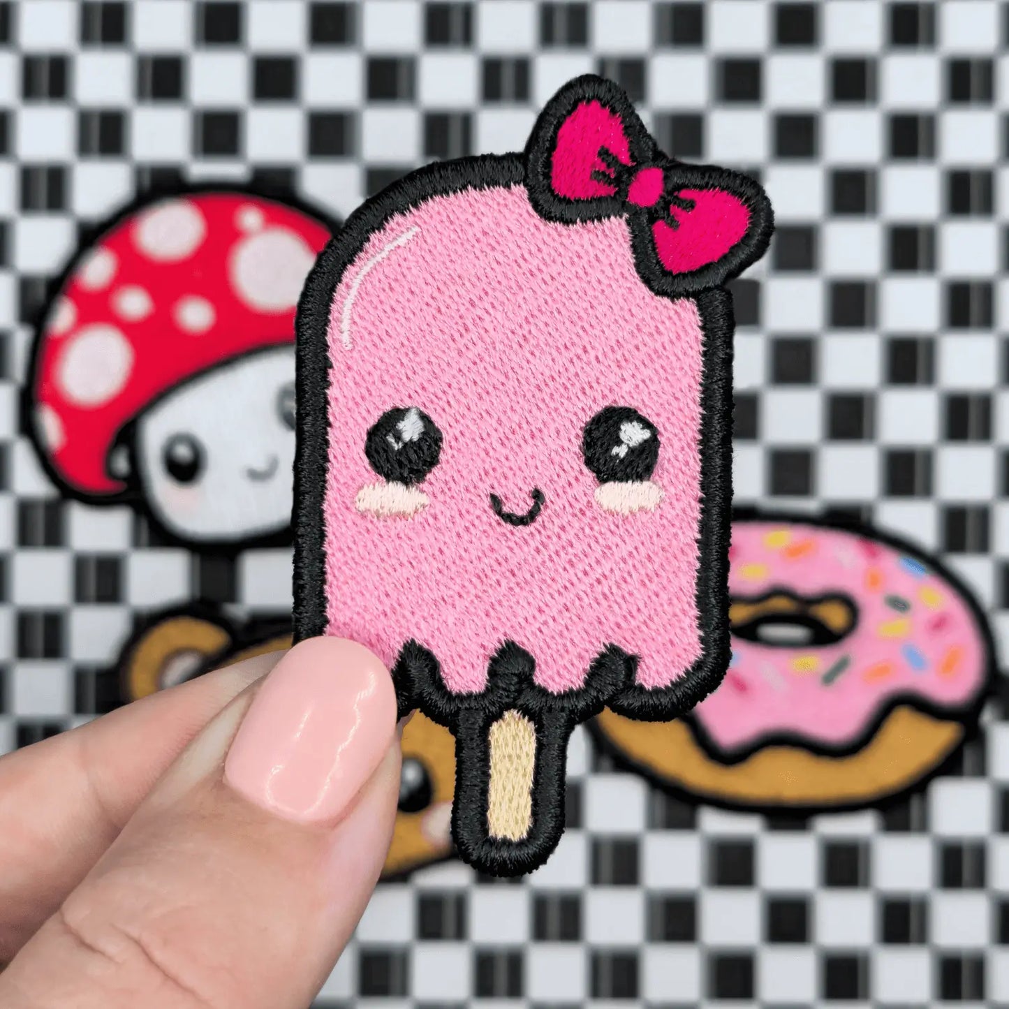 Patch thermocollant brodé en forme de glace kawaii