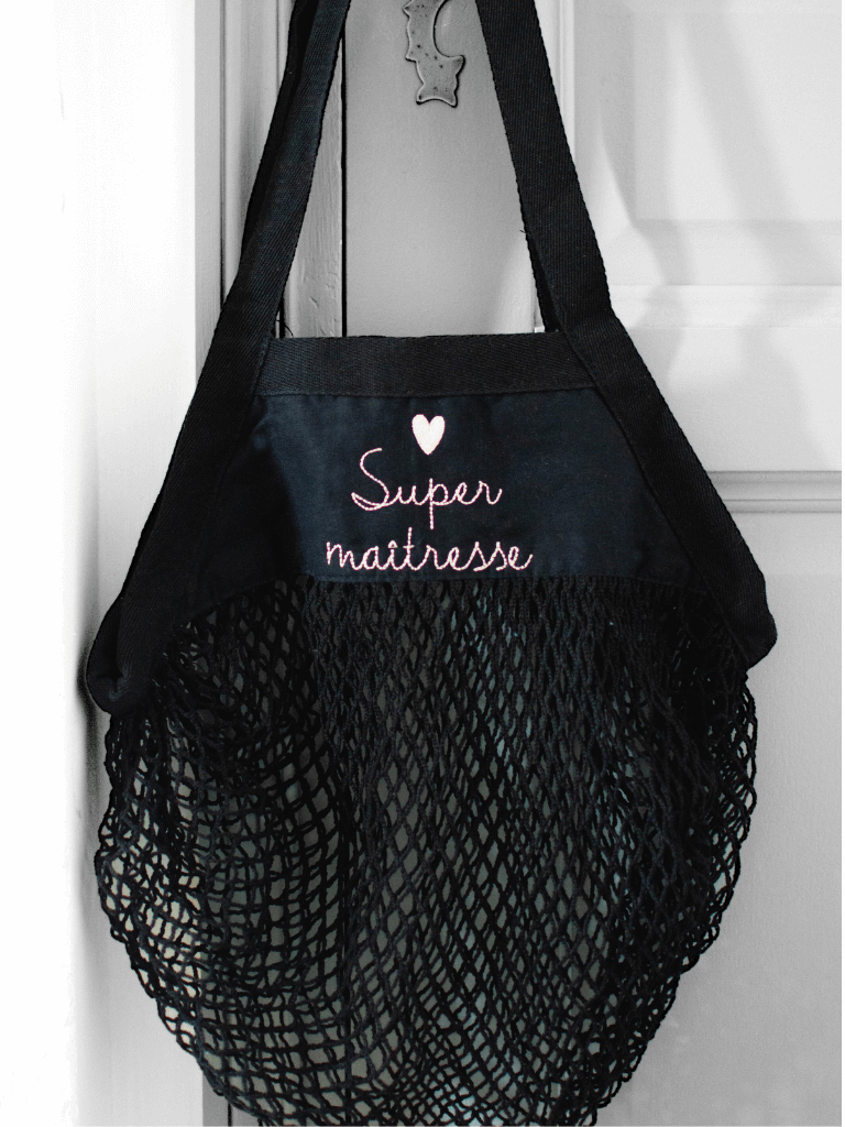 Sac à provision filet brodé super maîtresse vue de loin