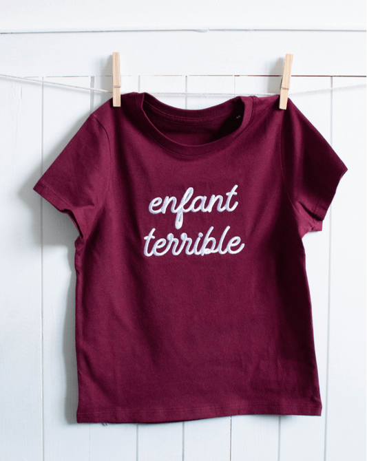 T-shirt brodé à message enfant terrible