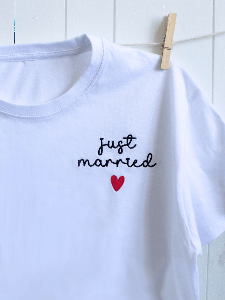 T-shirt brodé just married