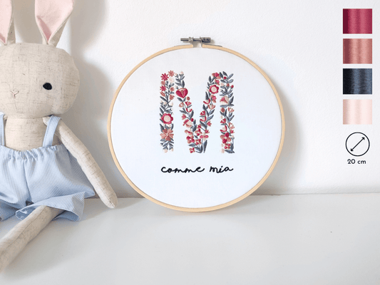 Tambourin brodé cadeau de naissance original