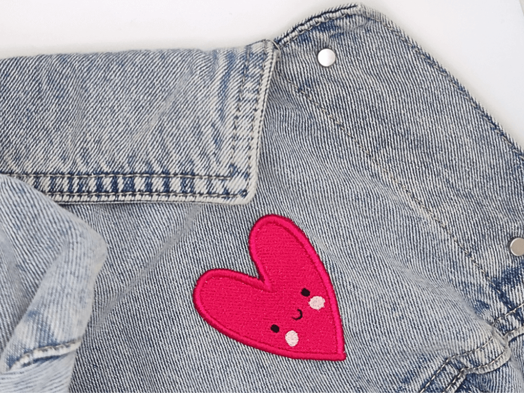 écusson brodé thermocollant cœur vue 2