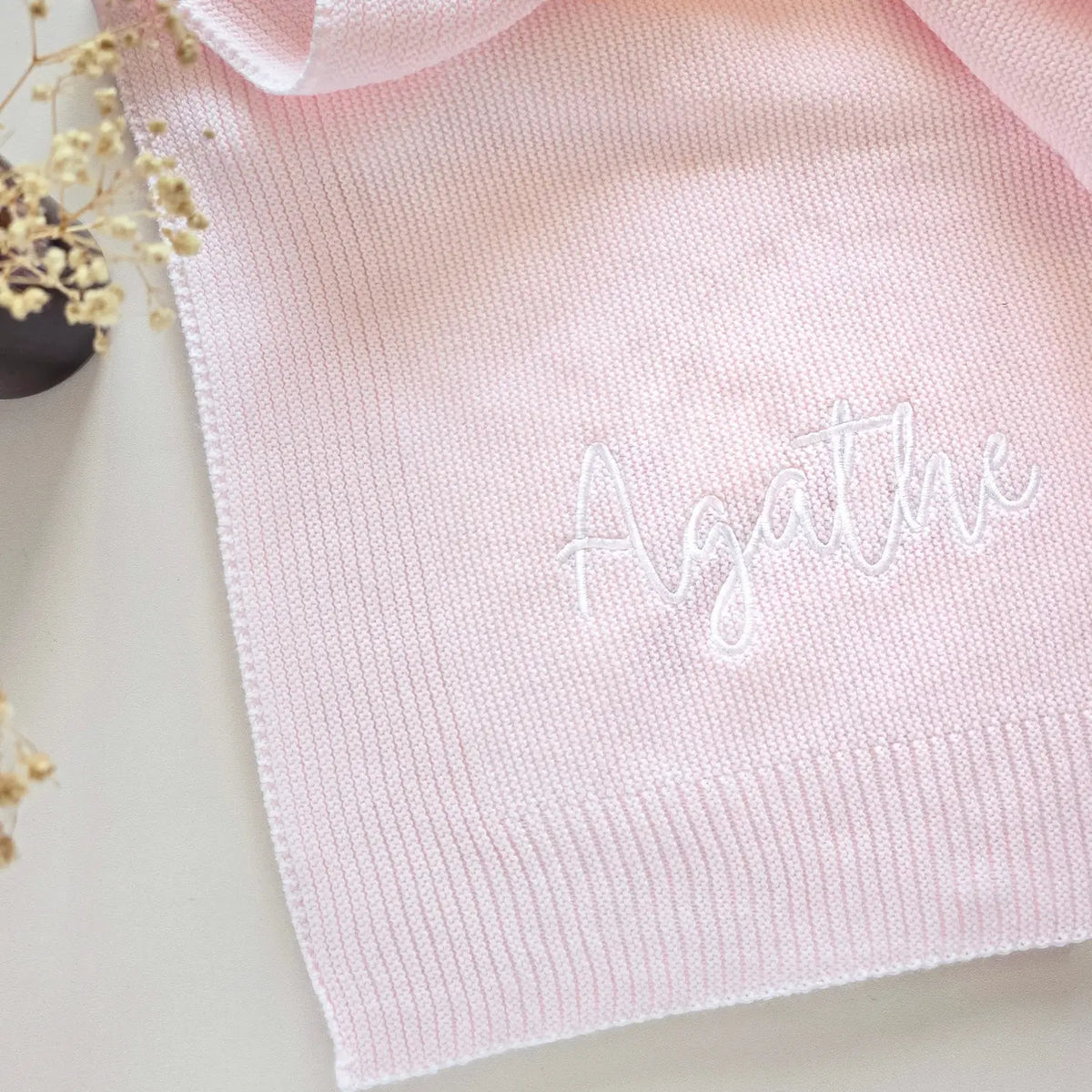Couverture bébé personnalisée brodée en maille