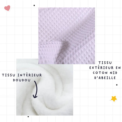 Détails de la couverture bébé nid d'abeille blanc brodée Charlie en vieux rose doré, pièce unique en déstockage