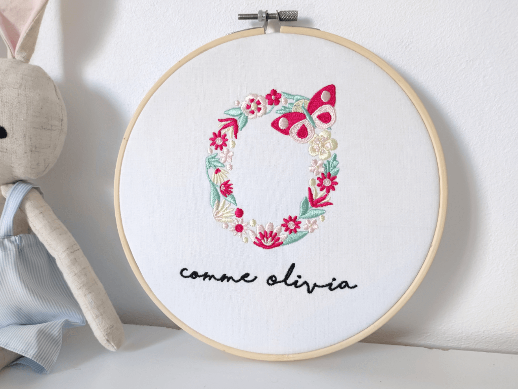 Tambourin brodé prénom personnalisé - Rose vert jaune papillon