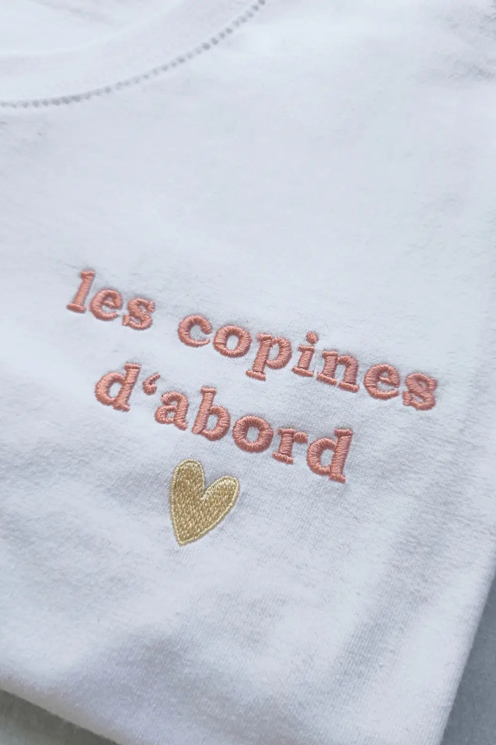 Tee shirt brodé les copines d'abord